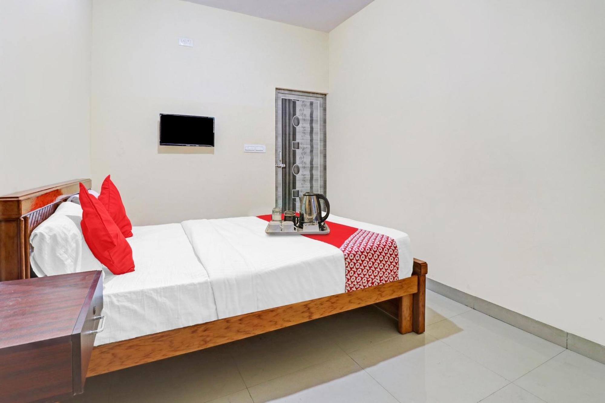 Hotel O Lakshmi Sri Deluxe Boarding & Lodgeing Kumbalgod Exterior foto