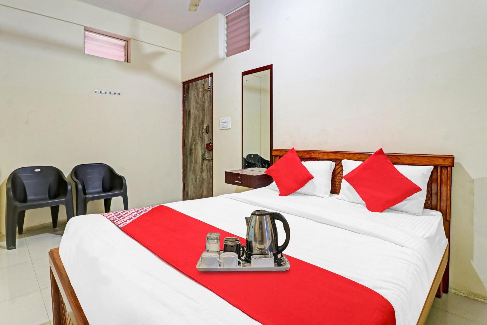 Hotel O Lakshmi Sri Deluxe Boarding & Lodgeing Kumbalgod Exterior foto