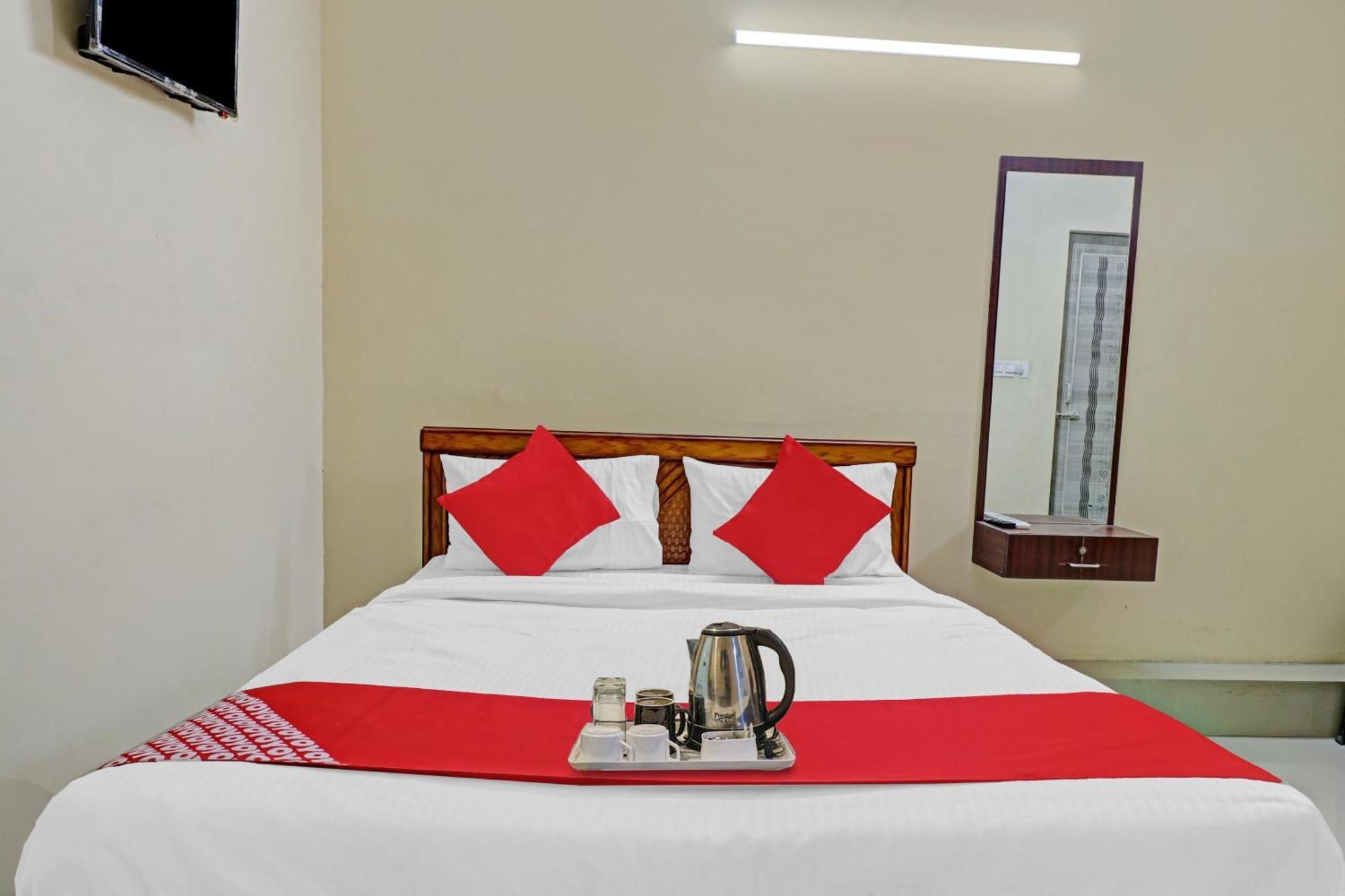 Hotel O Lakshmi Sri Deluxe Boarding & Lodgeing Kumbalgod Exterior foto
