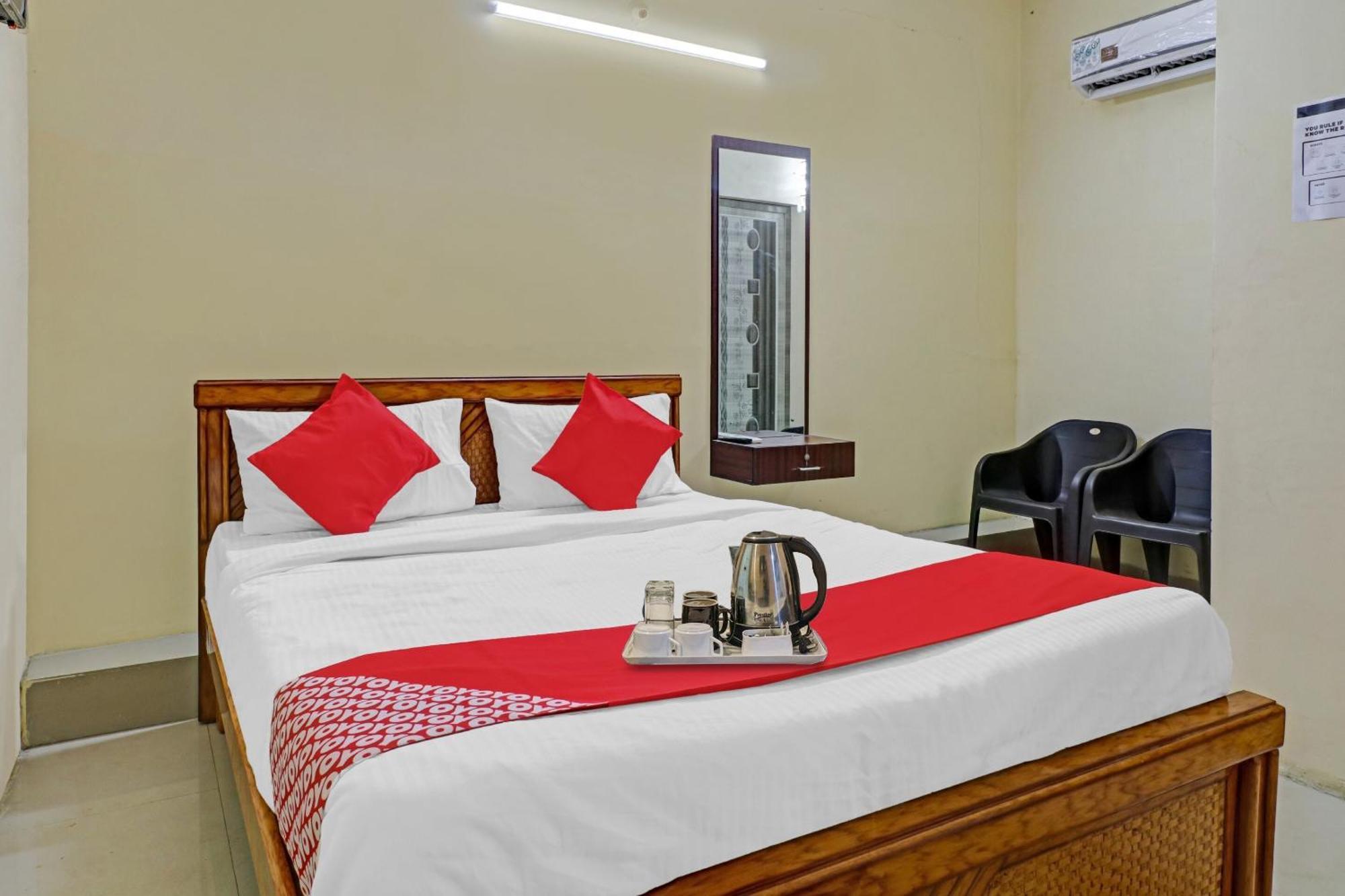 Hotel O Lakshmi Sri Deluxe Boarding & Lodgeing Kumbalgod Exterior foto